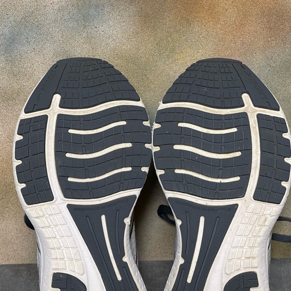 Brooks Women's Running Shoes in Light Gray and Black - Picture 15 of 16